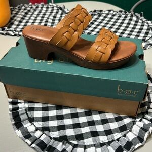 Women’s sandals
